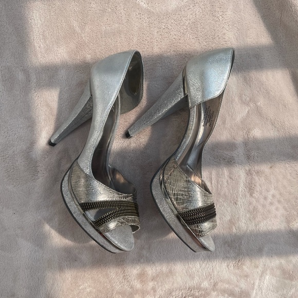 BNWT Carlos Santana Heels - Picture 4 of 7